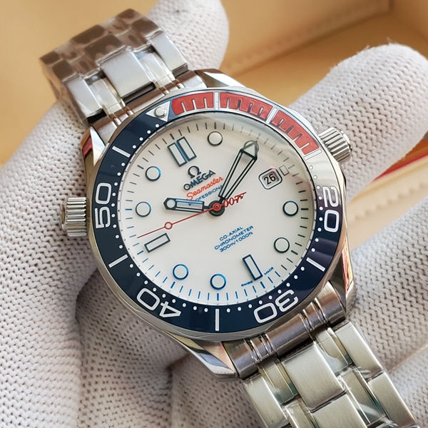 オメガ時計背面デザイン